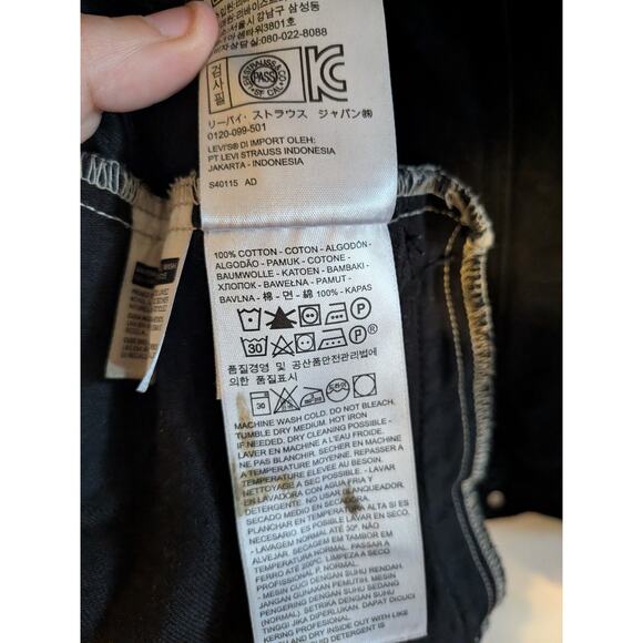 Black Levi's denim jacket with patch size medium 100% cotton - Picture 5 of 9